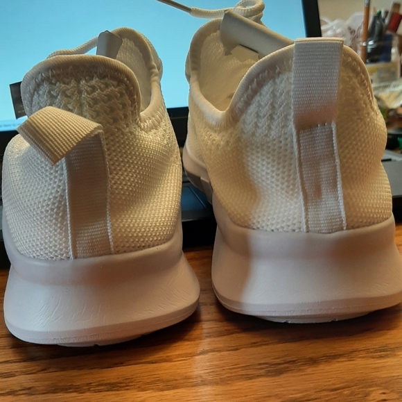 Ladies Sneaker - Picture 4 of 8